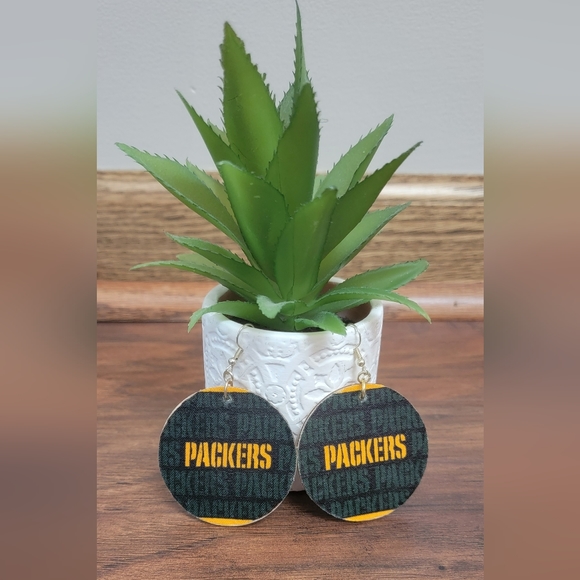 Green Bay Packers NFL Football Wood Circle Lightweight New Boutique Earrings - Picture 1 of 7